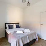 Apartment Marina Centre By Bookinghost