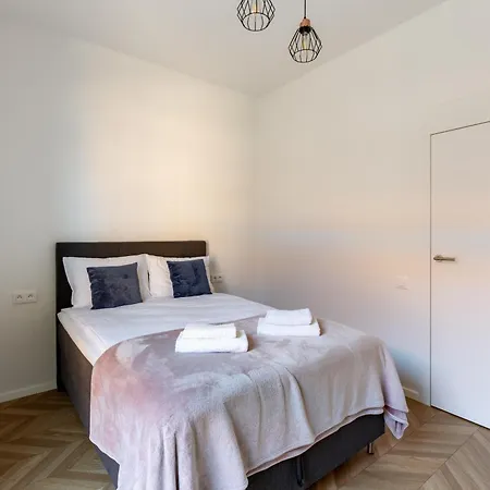 Apartment Marina Centre By Bookinghost