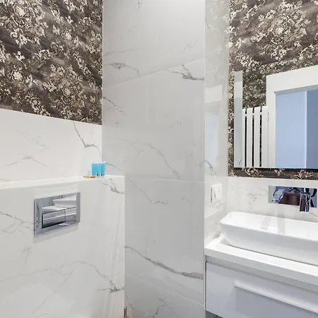 Marina Centre By Bookinghost Gdańsk