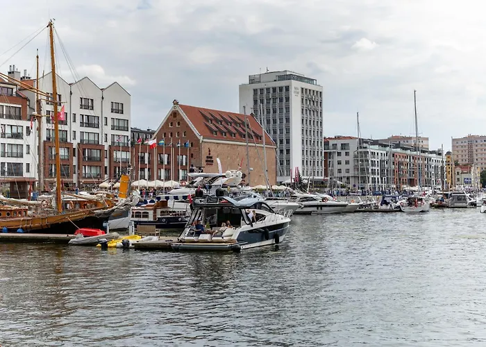 Marina Centre By Bookinghost